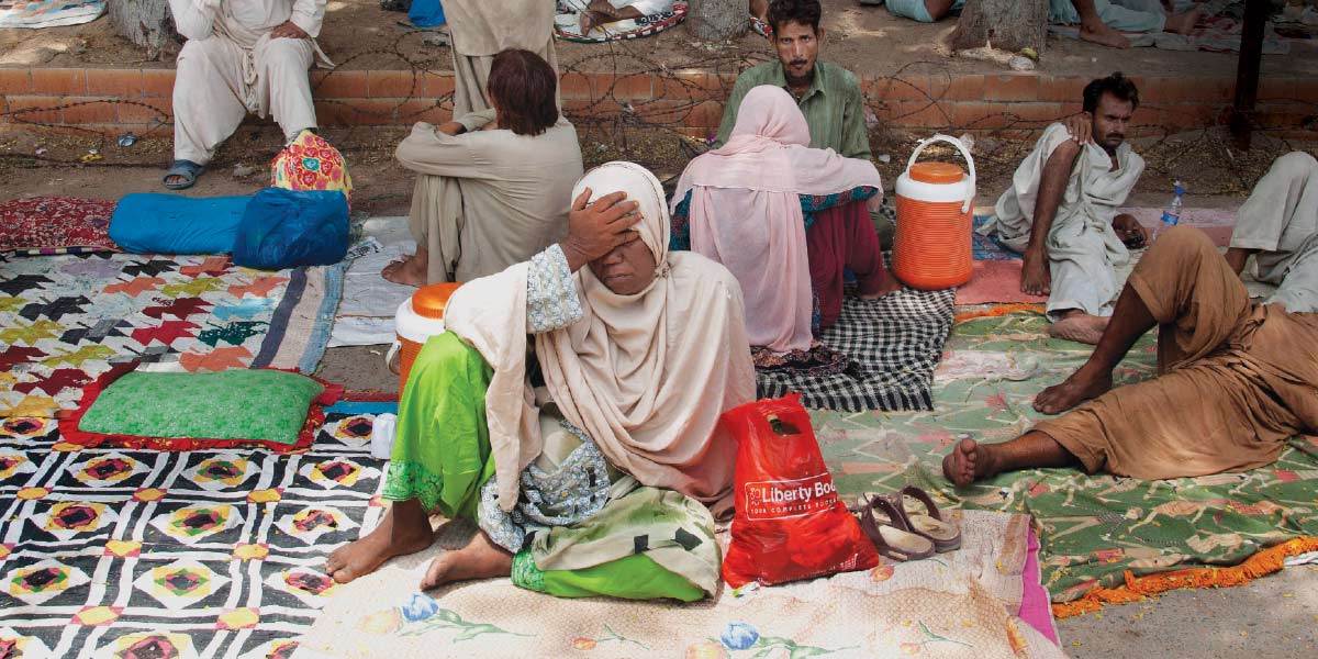 Scorching temperatures killed hundreds of people last year in Pakistan. Continued global warming will increase the risk of heat-related deaths, researchers warn.