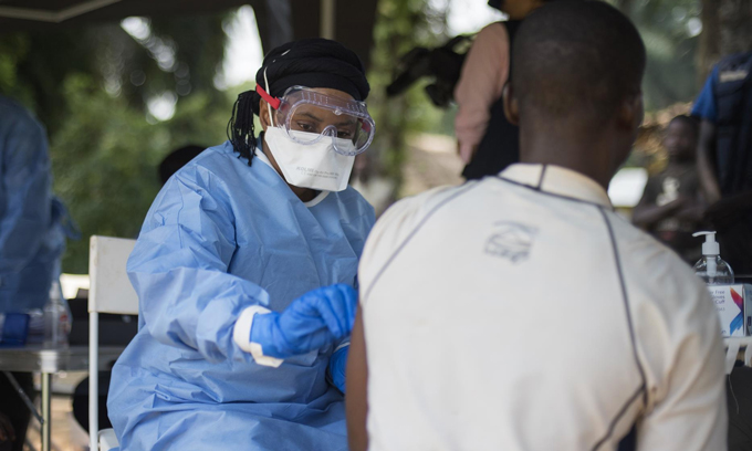 man receives an Ebola vaccine